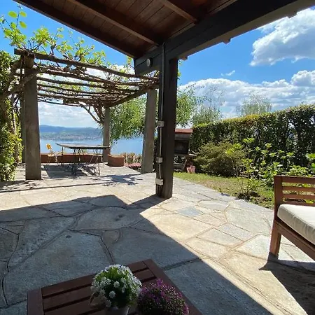 Sciareia - House With Stunning Lake View And Garden Holiday home
